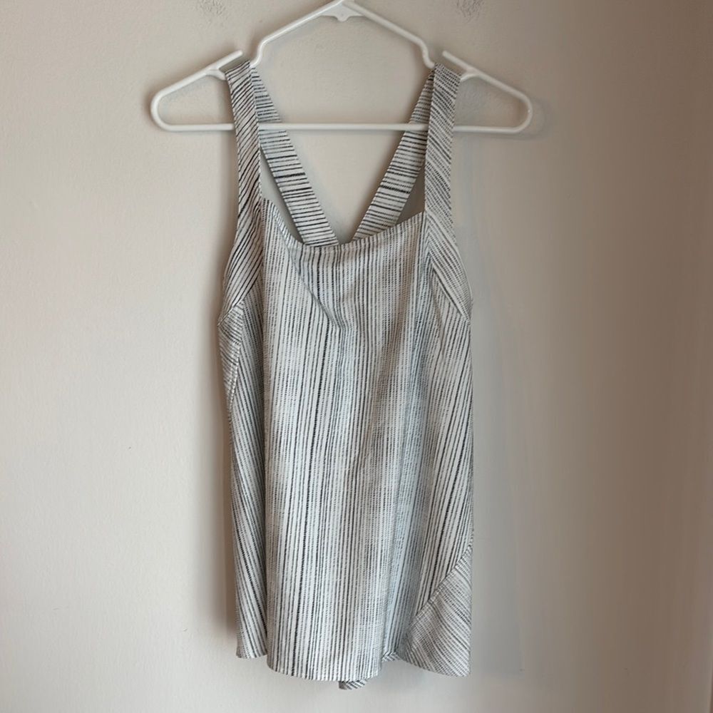 ATHLETA Women’s ARRIVAL TANK top shirtSize Medium AMARA STRIPE WHITE #587950 EUC